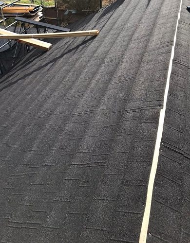 スレート屋根から横暖ルーフを使った屋根カバー工事を行いました！川口市屋根カバー工事　横暖ルーフαｓ　ニチハ　センタールーフ　スレートボロボロ　ガルバリウム鋼板　
